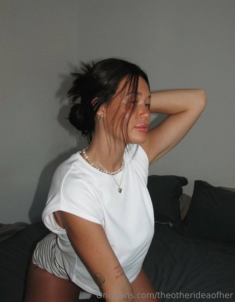 theotherideaofher hd model pic