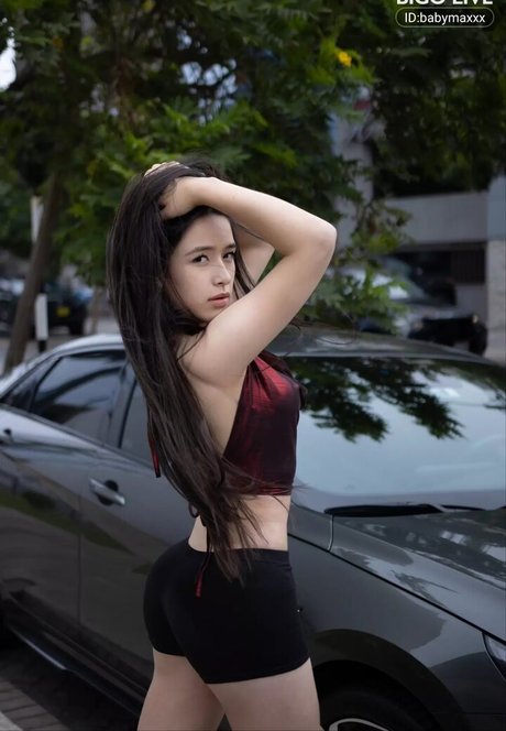 Babymaxxx model top pic