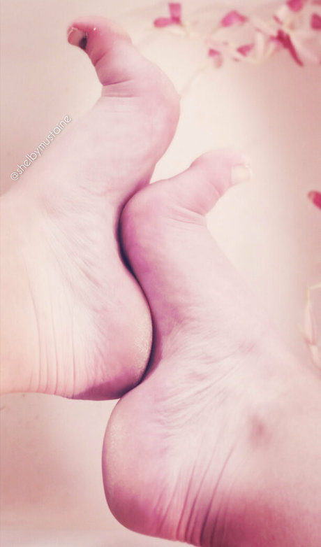 shelbymustaine top actress pics