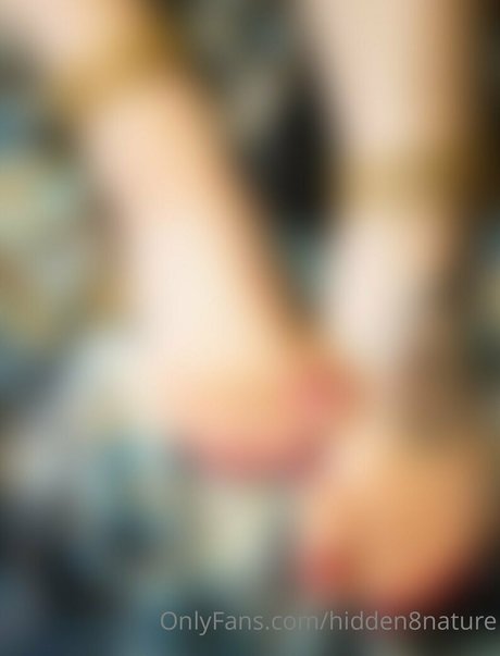 hidden8nature model high quality picture