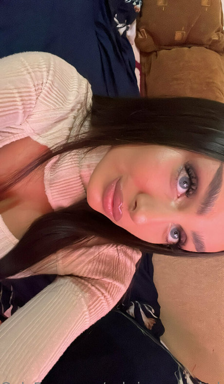 sabrina wet hole Profile pic