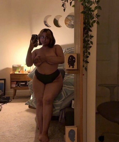 spookyshah beautiful model image