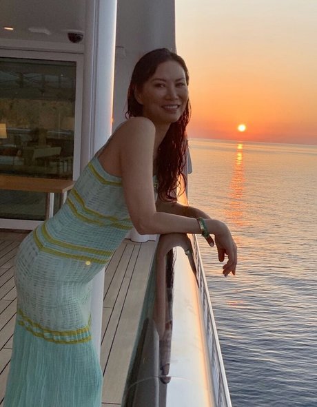 Wendi Deng Murdoch star hot photo