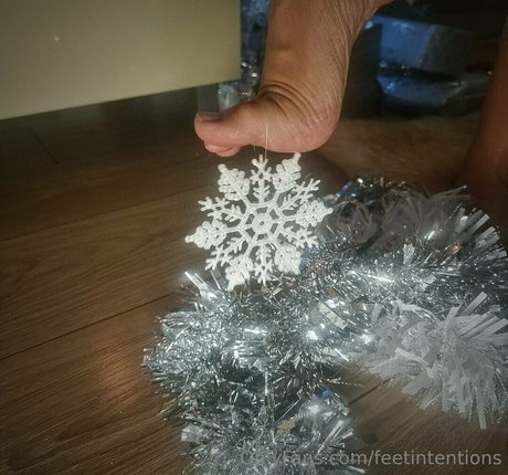 feetintentions model erotic photo