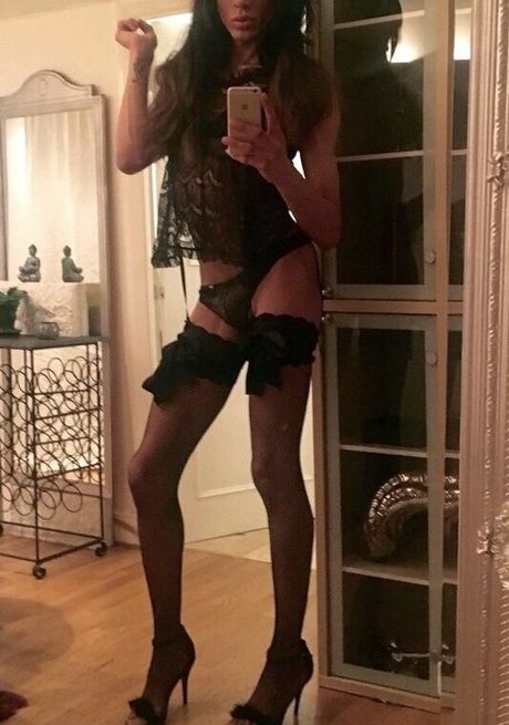 Jazmin Jagger star art pics