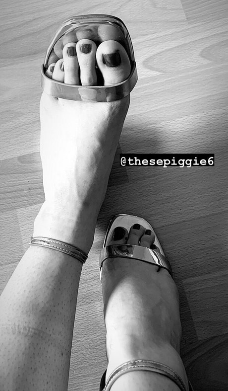 theselilpiggie6 model free image