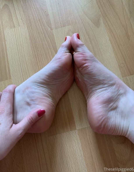 theselilpiggie6 beautiful pornstar img