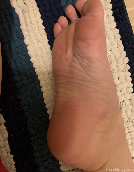 theselilpiggie6 art pornstar img