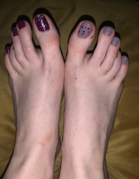 theselilpiggie6 star adult img