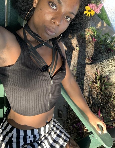 goddessdevyn sex model picture