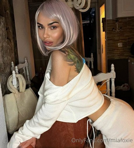 mia foxybae erotic model gallery