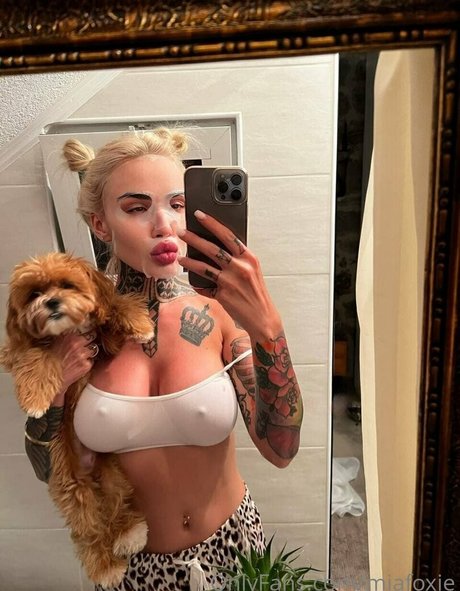 mia foxybae model free picture