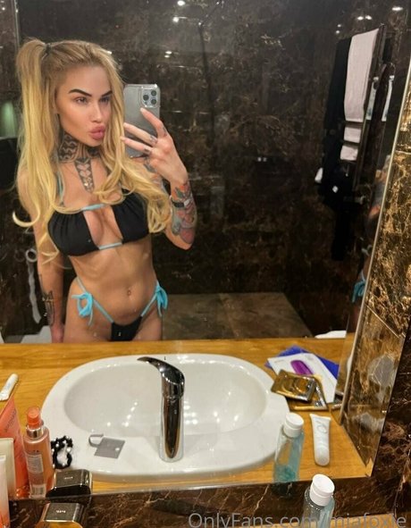 mia foxybae sexy model gallery