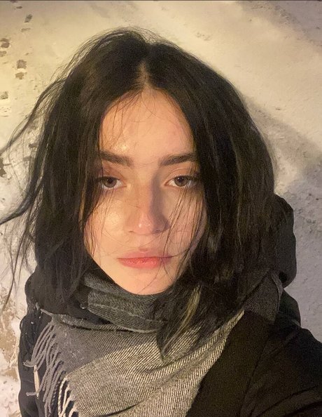 Guzelija naked pornstar img