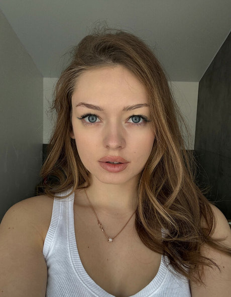 Teen Mia sexy actress pics