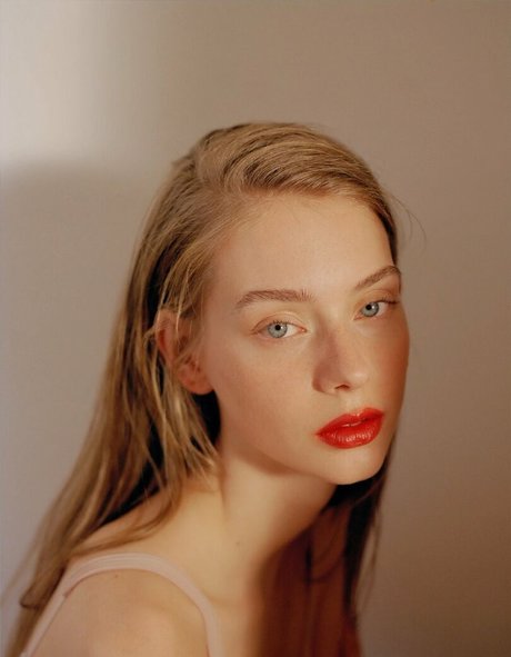 Lauren De Graaf free star image