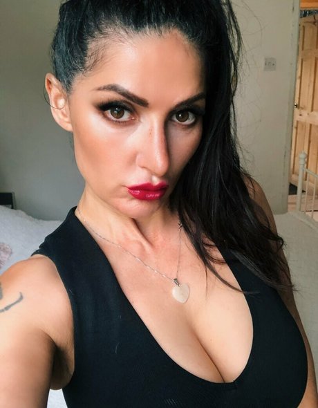 Hottash33 pornstar img