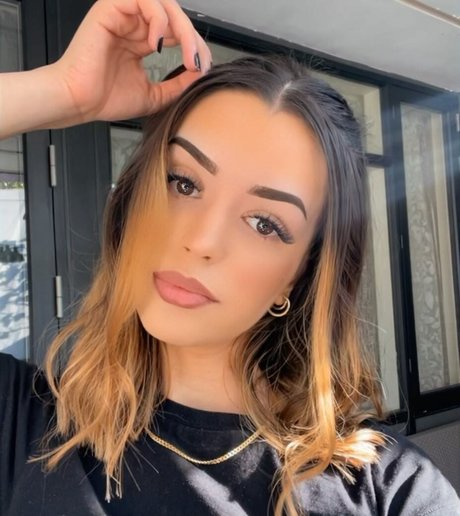 NoraExplorer star adult image