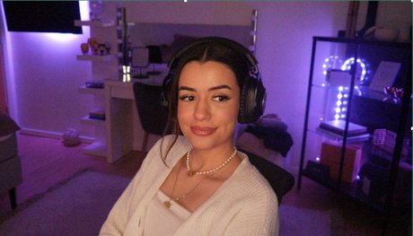 NoraExplorer nudes star images