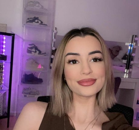 NoraExplorer pornstar pretty img