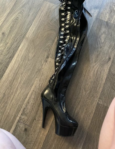 ginwoodsx pornstar art archive