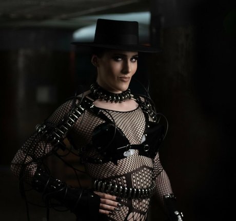 Abigail Thorn pornstar naked photos