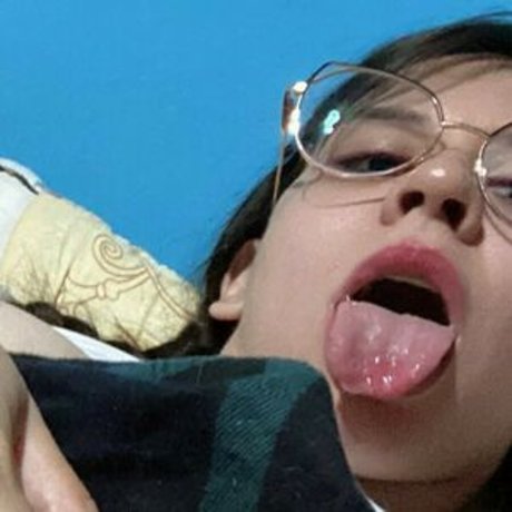 zzwei7 model nude archive