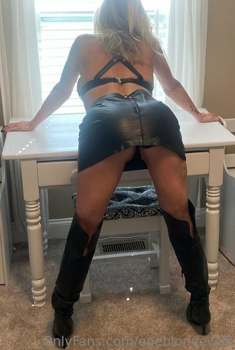 oneblondewife nudes star photo