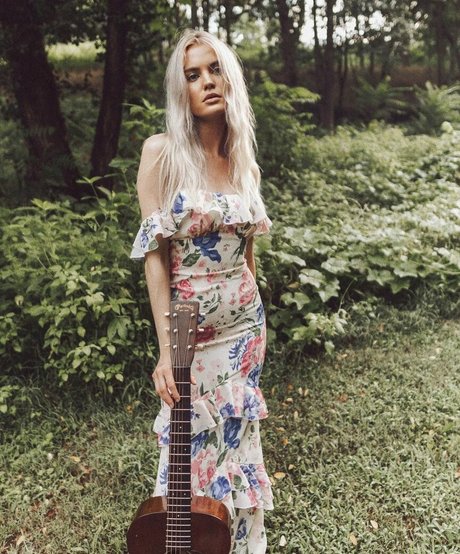 Zandi Holup naked model image