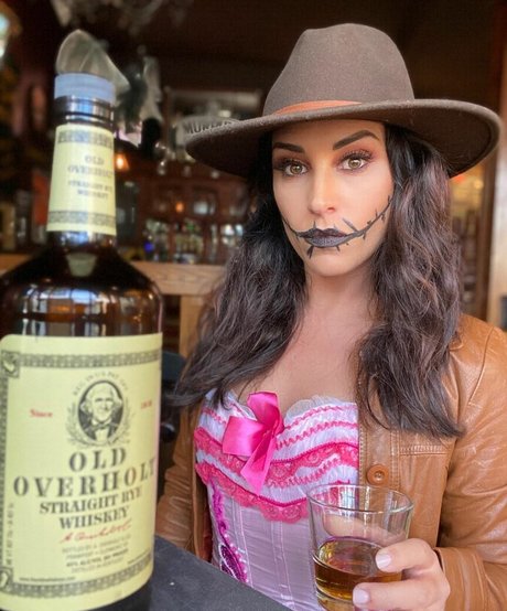 Emily Compagno pretty model galleries