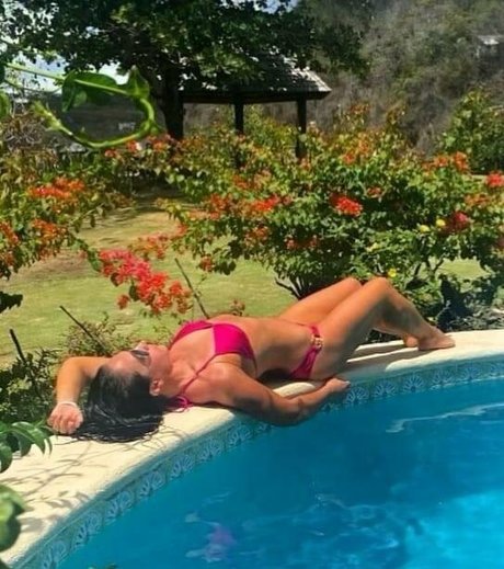 Emily Compagno star nudes pic