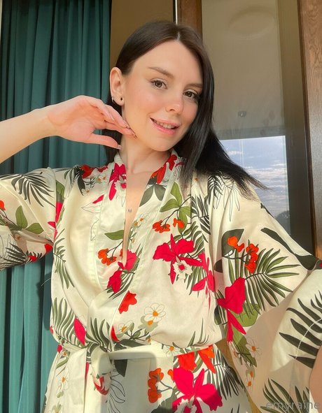 emyraine nudes actress picture