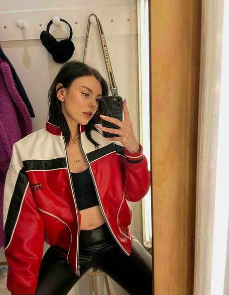 emyraine exclusive star picture