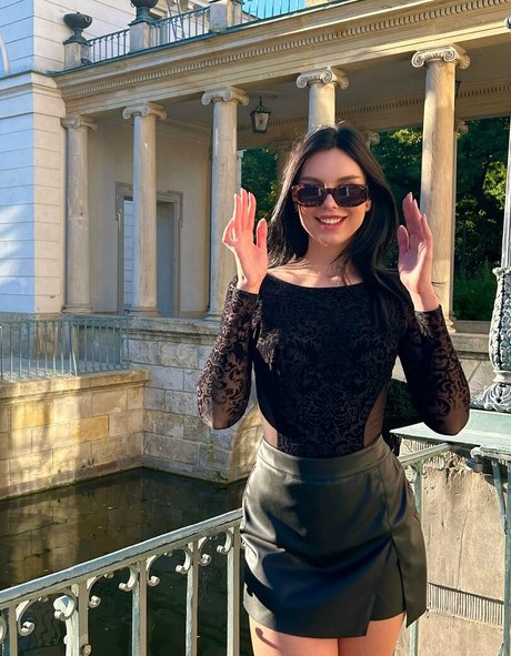 emyraine model top images