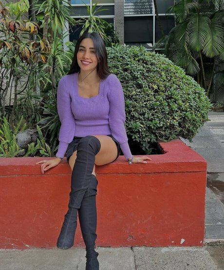 Andrea Cancholas model pretty pictures