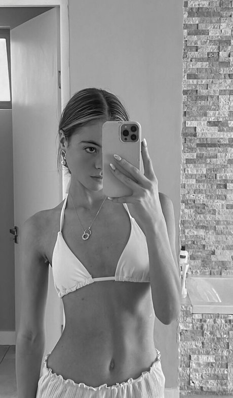 Ruby Dixon erotic model photo