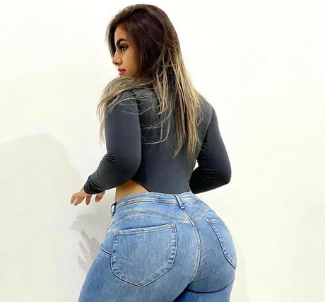 Thaily Delgado pornographic model pic