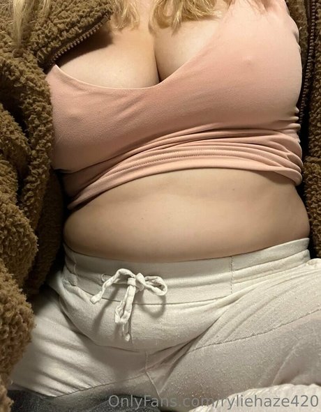 ryliehazefeedee exclusive pornstar pictures