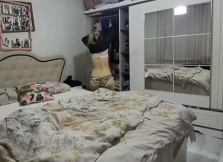 Zeynep Tumbek sexy pornstar img