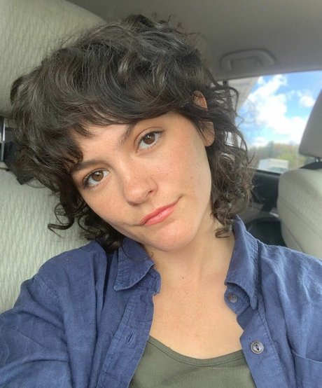 Alex Luciano beautiful star pics