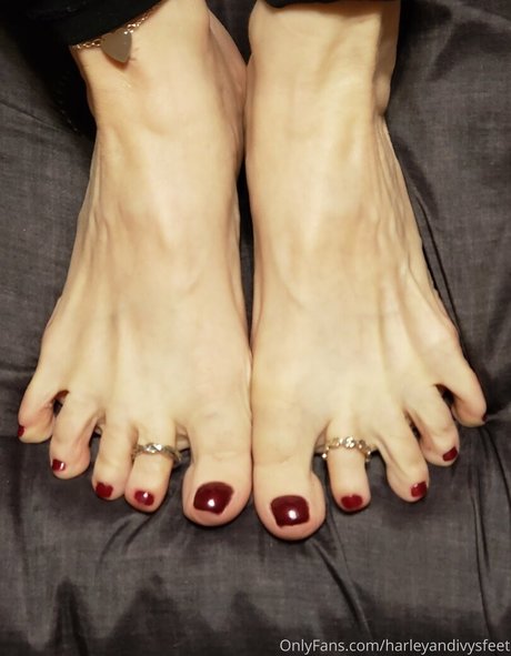harleyandivysfeet hd pornstar image