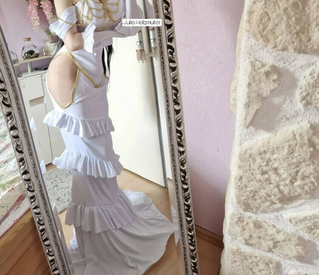 Julia Holzmuller model photos