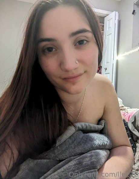 lle222 nude star image