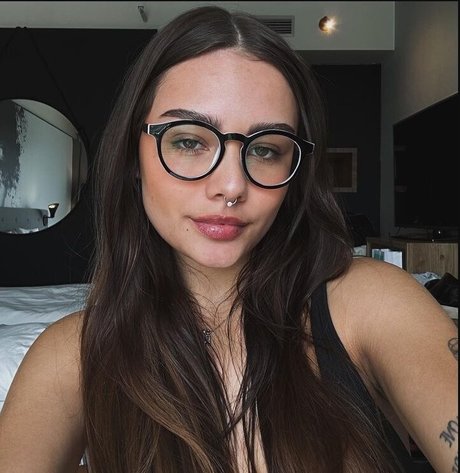 loweasy___ erotic actress pictures