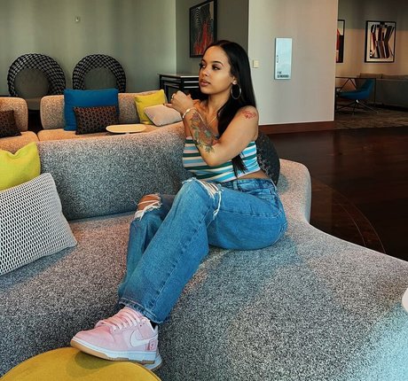 Madwavyy model hd gallery