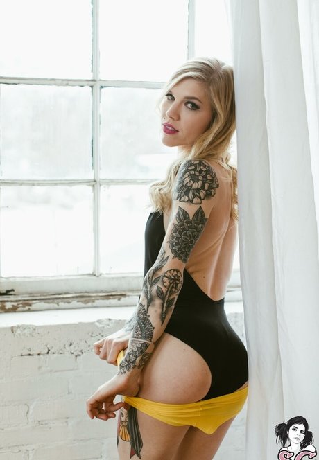 Auric perfect model galleries