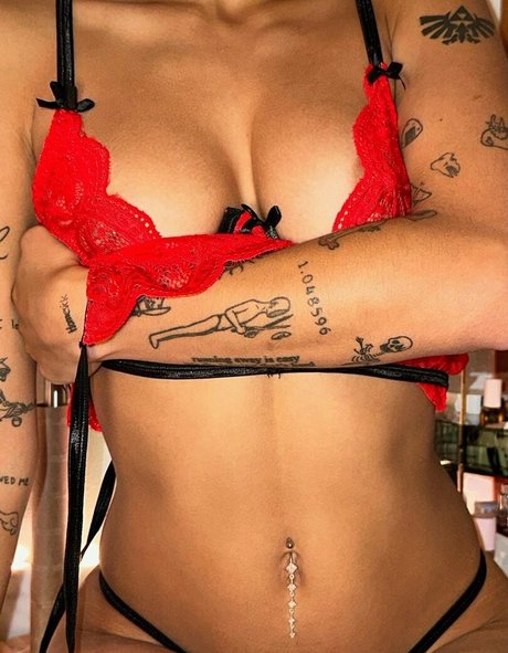 Noor Dabash sexy star images