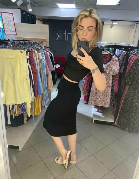 valiawixx pornstar naked pics