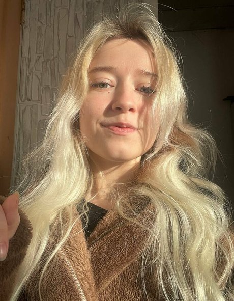 Arveni pornstar art gallery