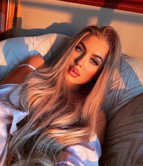 annabarby model high quality image